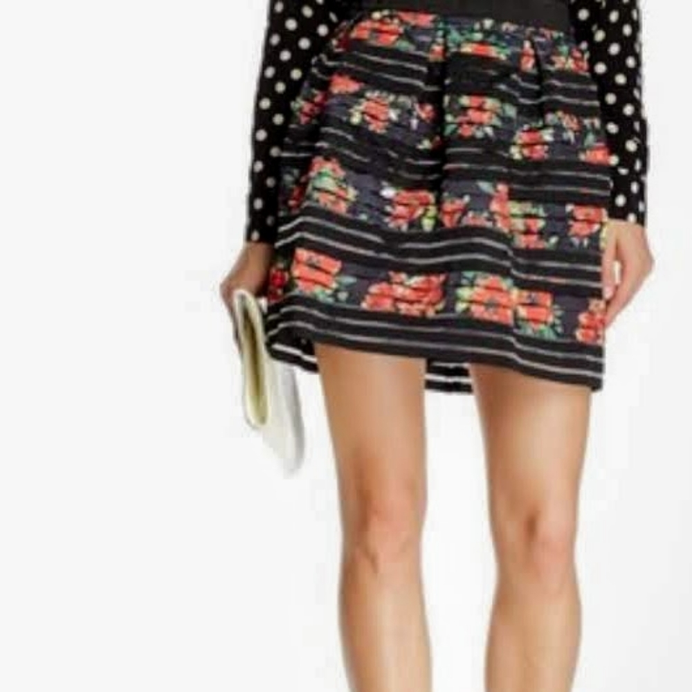 ROMEO & JULIET COUTURE NWT Floral Mesh Panel Skirt
